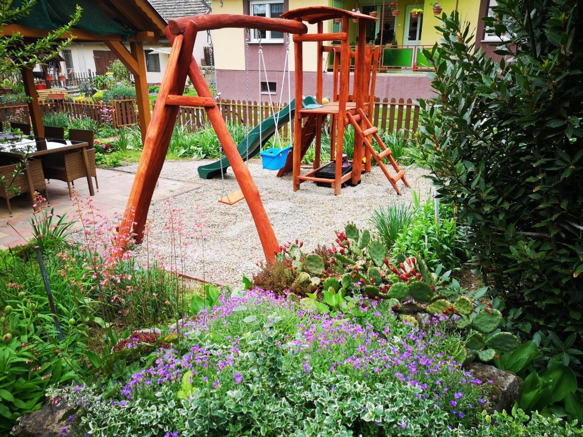 Szabo Vendeghaz Hotel Siklós Buitenkant foto