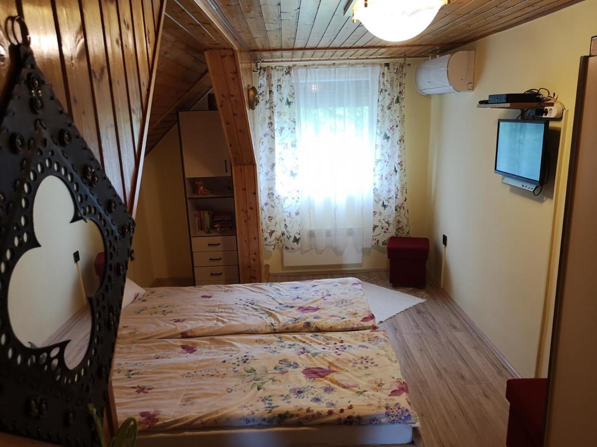 Szabo Vendeghaz Hotel Siklós Buitenkant foto