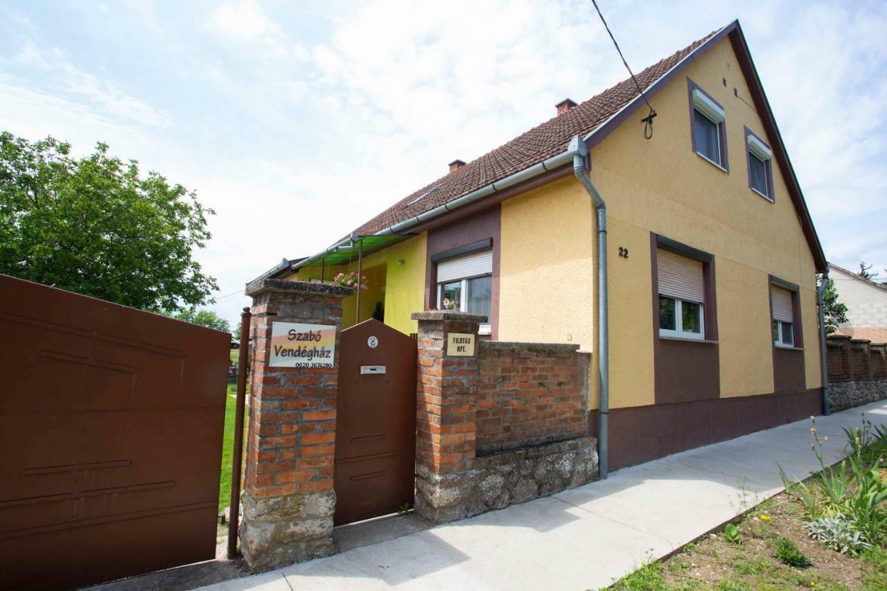 Szabo Vendeghaz Hotel Siklós Buitenkant foto